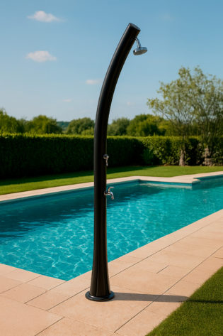 DOCCIASOLARE-RIO-NERO-ambientata - Docce Riscaldamento Solare per Giardini e Piscine